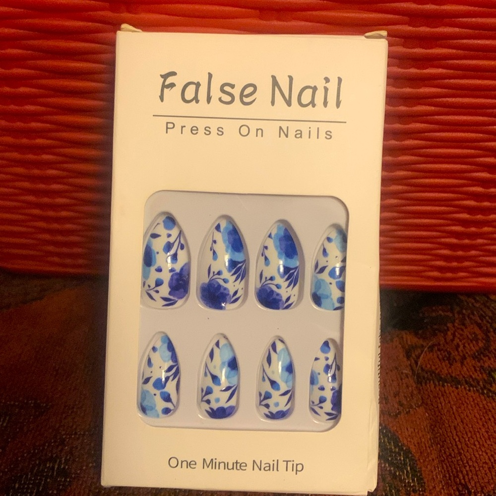 False Nails Floral